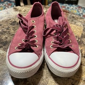 Converse All Stars, Size 8, Sued with Velvet laces, Great Condition